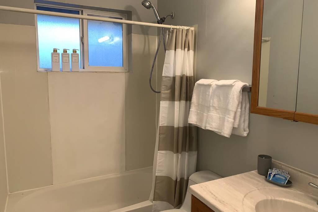 Вилла 3 King Beds + Bunk Beds On Broadway Литлтон Экстерьер фото
